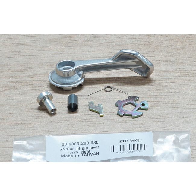 Pull Lever Assy 06 X9/07-09 X7/Rocket - Right, Silver