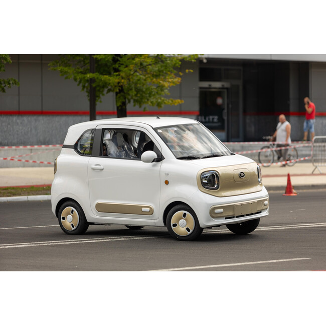 Masina electrica Aigo M1 urbana - autonomie 180 km, 4 locuri, permis B1, Alb Iasomie