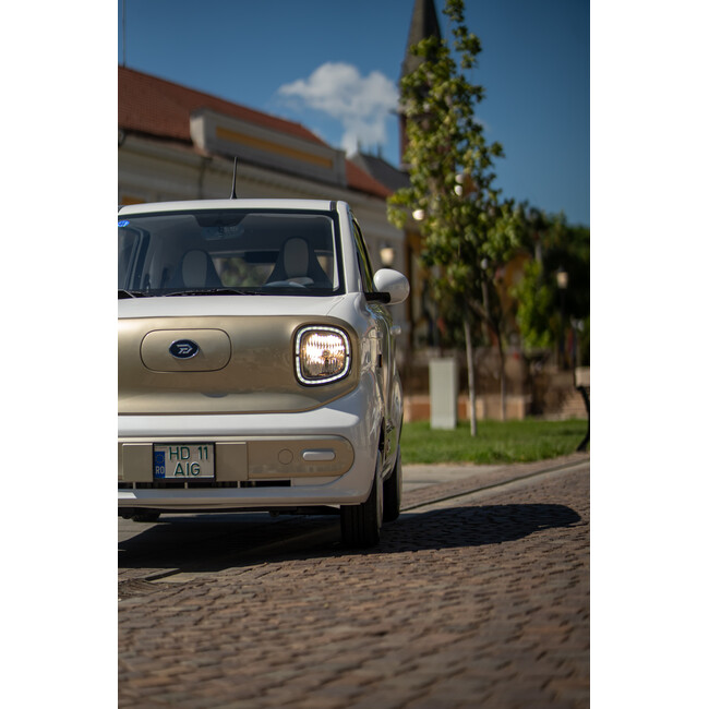 Masina electrica Aigo M1 urbana - autonomie 180 km, 4 locuri, permis B1, Alb Iasomie